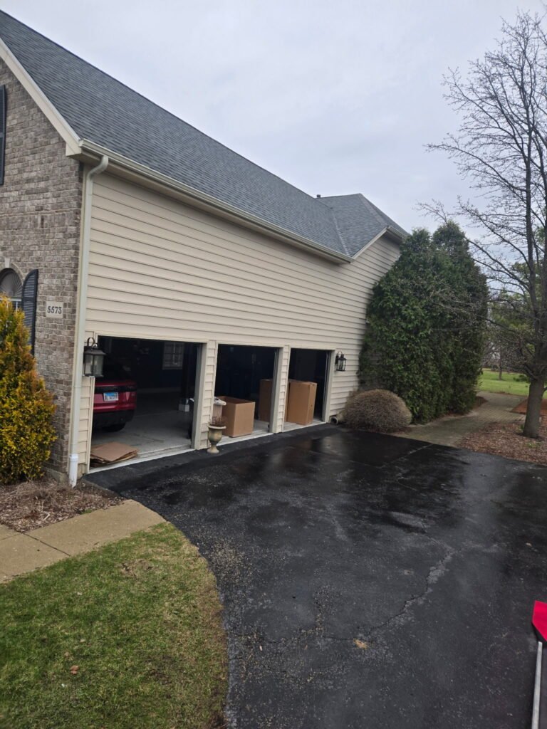 Chicago moving company working in suburban neighborhood